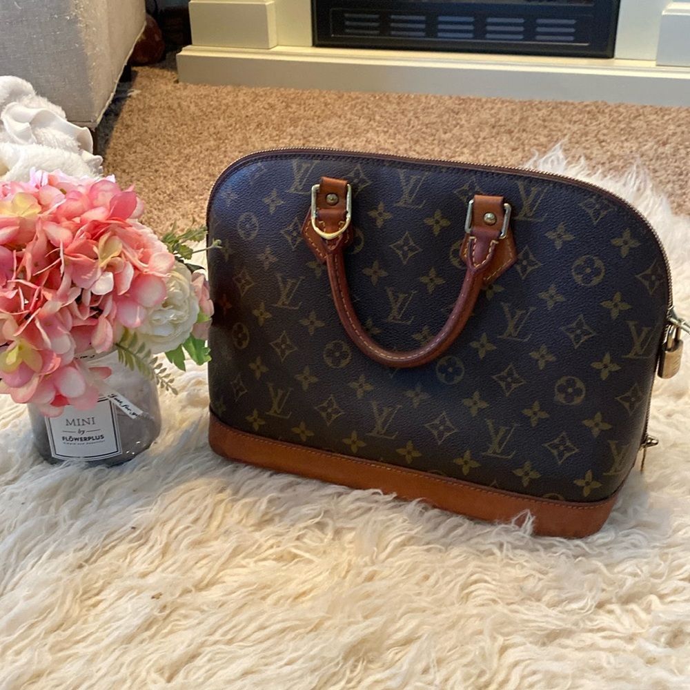 Auth. Louis Vuitton Alma Bag with duster, key, and lock